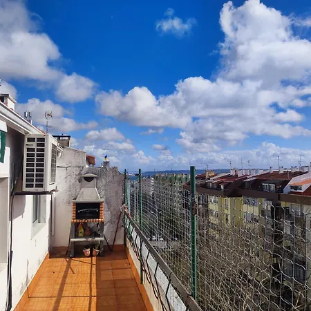 Oeiras, 2 Bedroom W Balcony And Barbecue Next To Parque Dos Poetas Oeiras