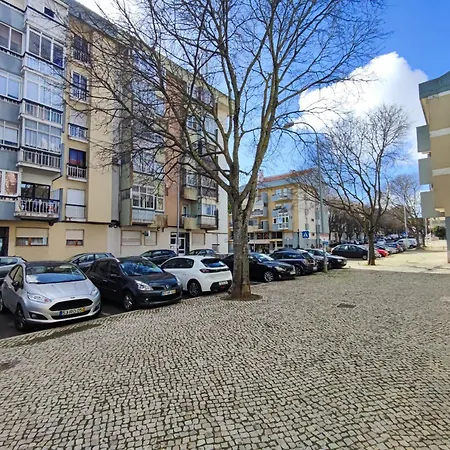 Oeiras, 2 Bedroom W Balcony And Barbecue Next To Parque Dos Poetas アパート