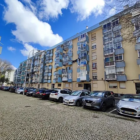 Oeiras, 2 Bedroom W Balcony And Barbecue Next To Parque Dos Poetas * Oeiras