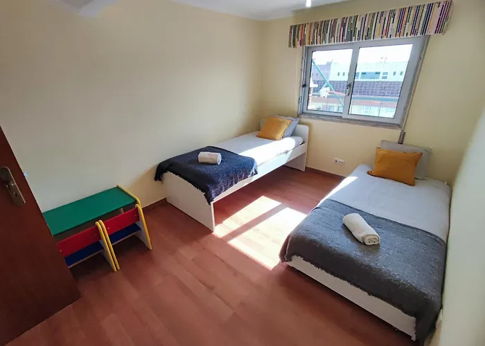 Oeiras, 2 Bedroom W Balcony And Barbecue Next To Parque Dos Poetas