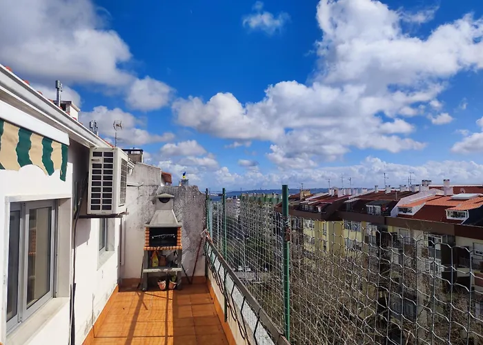 Oeiras, 2 Bedroom W Balcony And Barbecue Next To Parque Dos Poetas Oeiras